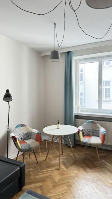 Flat In The Heart Of Lägenhet